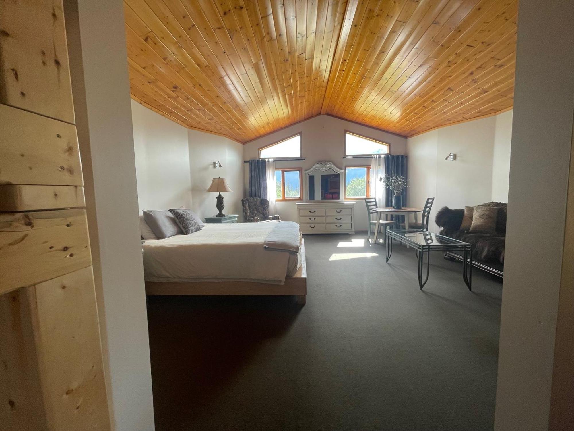 Mount Logan Ecolodge & Retreat Center Haines Junction Dış mekan fotoğraf